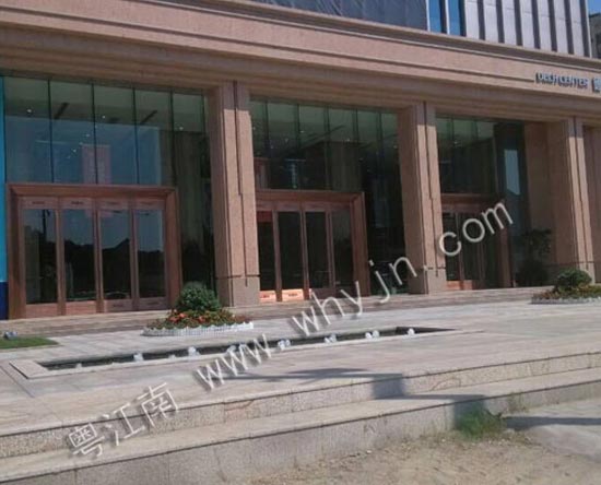 德成中心大門地簧門