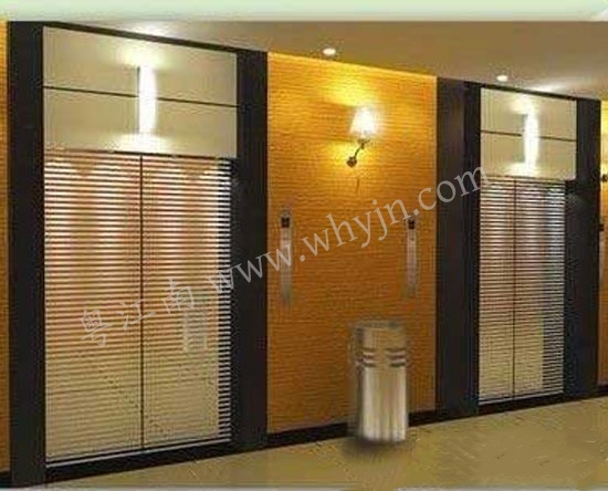 不銹鋼電梯門套旁邊要做踢腳線嗎