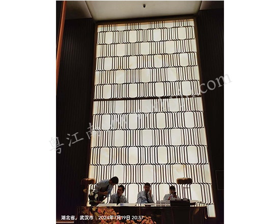 不銹鋼玻璃屏風(fēng) 