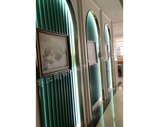 大瓦楞綠色玻璃